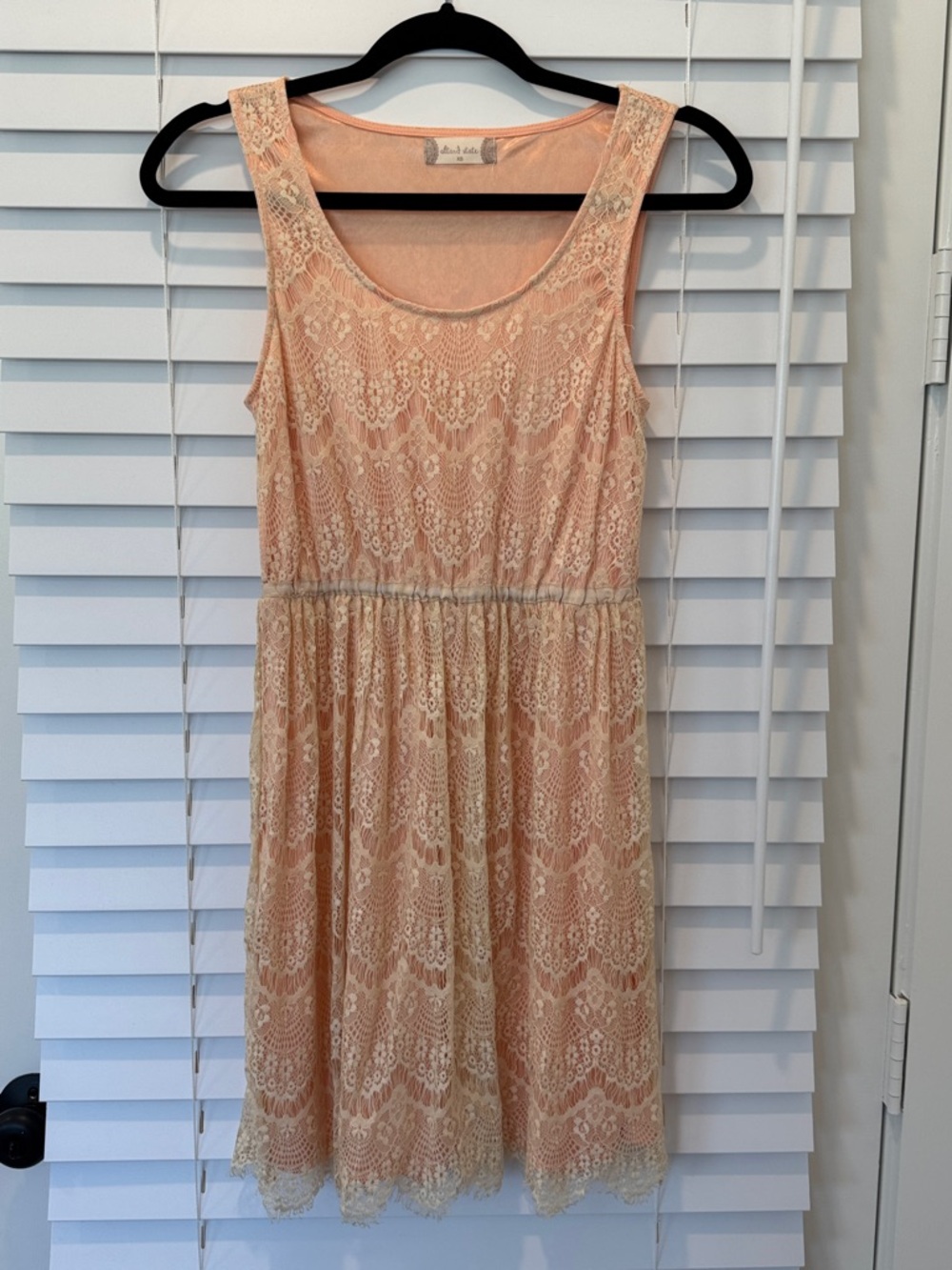 Altar'd State Sleeveless Mini Dress Extra Small Peach Cream Lace Overlay Spring‎